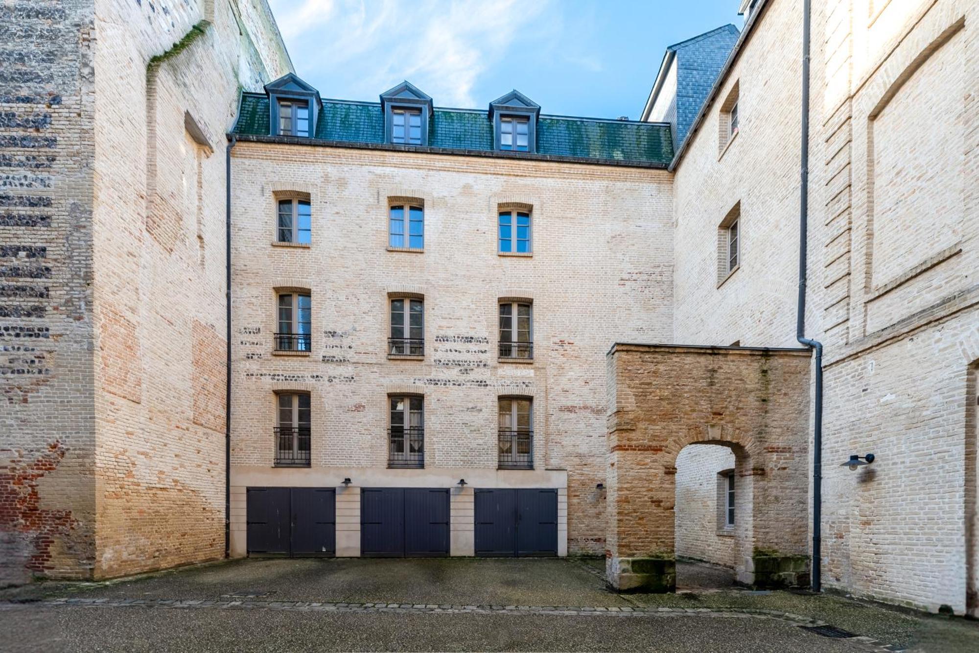 "Hinkley" Centre Ville Place De Parking Prive Dieppe Bagian luar foto